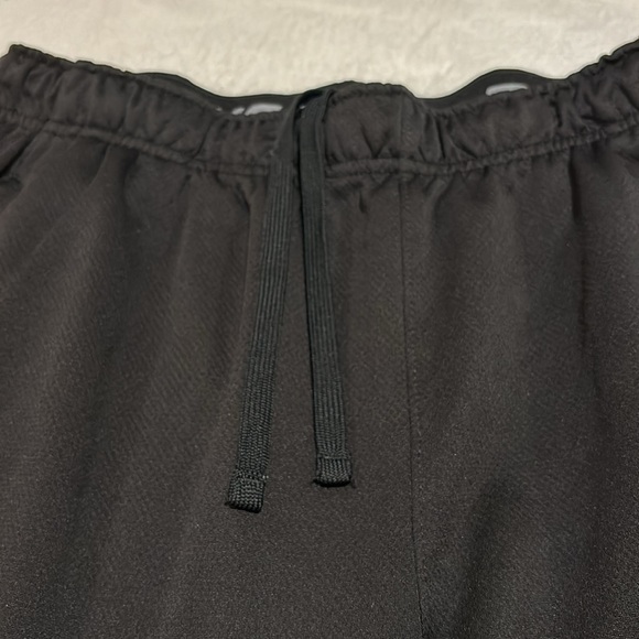 Men’s Russell dri-power medium mesh alrhetic shorts black - Picture 3 of 5